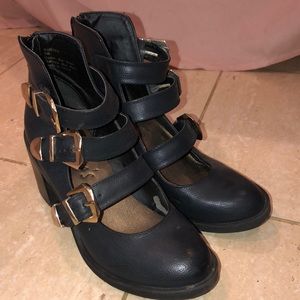 Buckled Navy heel wedge